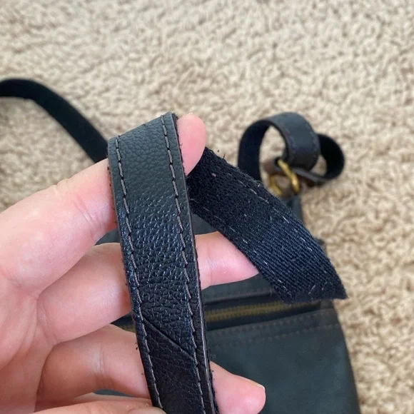 Fossil Voyager Small Crossbody Leather Bag - Picture 7 of 14